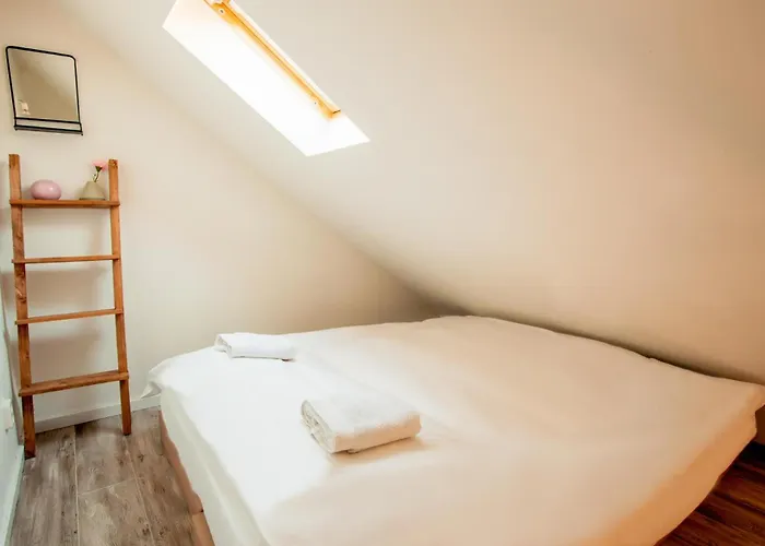 8p 3b Charming Near Maastricht Эйсден