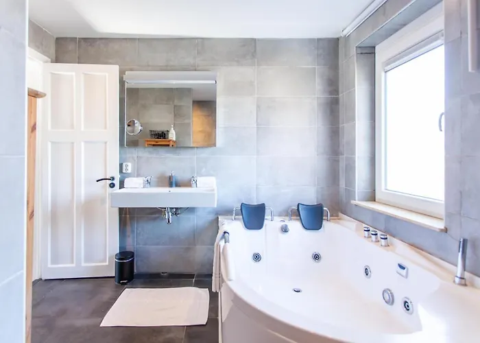 Дом отдыха 8p 3b Charming Near Maastricht *